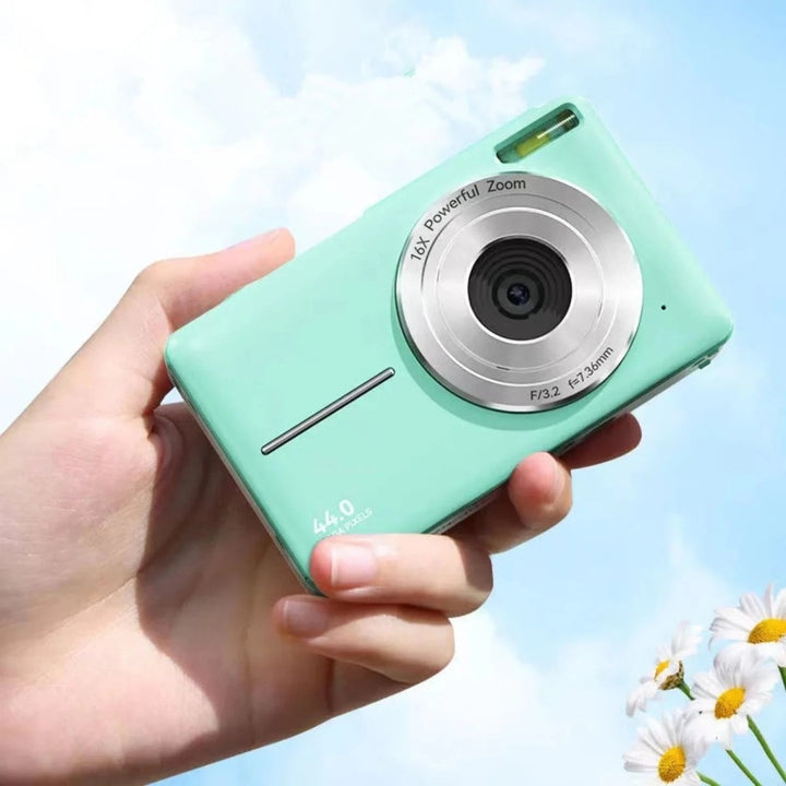 Compact 44 Mp digital camera - product photo 2
