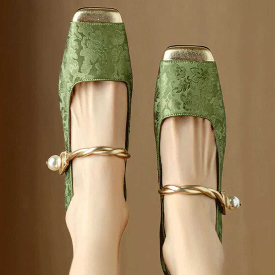 AURELIA | ELEGANT GOLD STATEMENT HEELS FOR WOMEN