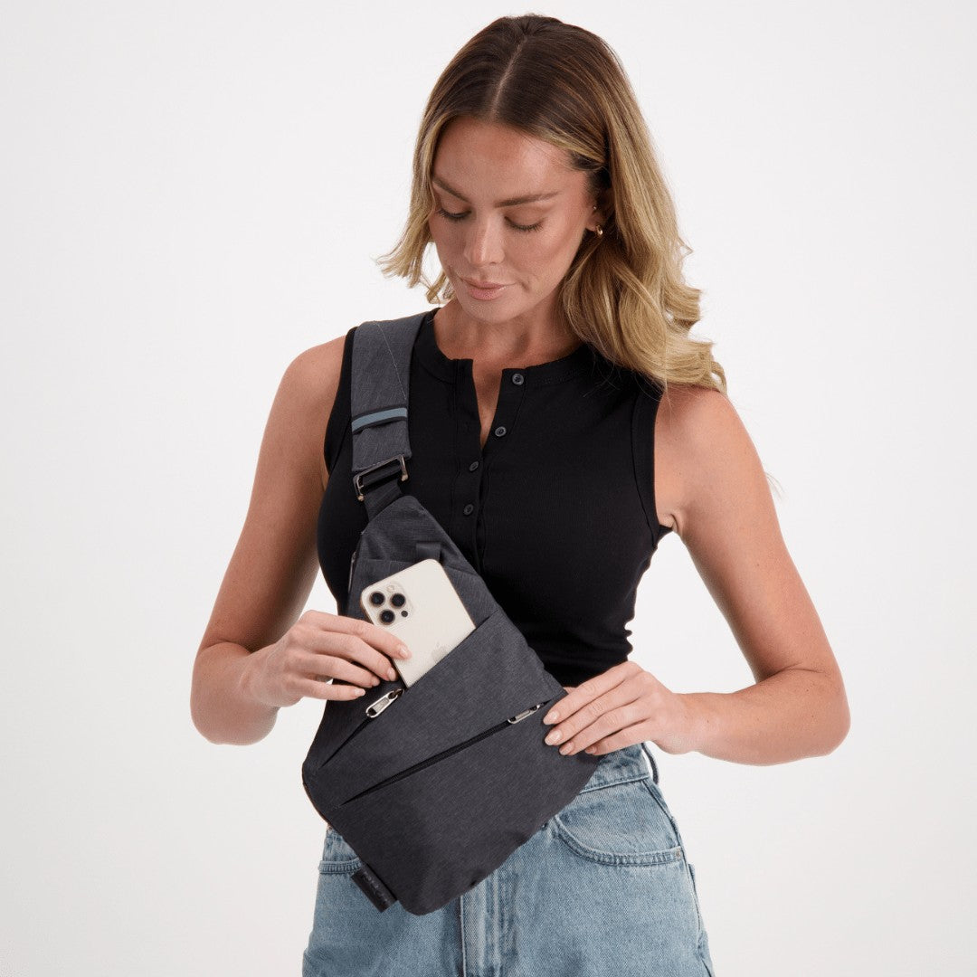 Anti-theft shoulder bag with a cut-resistant strap and Rfid pocket - product photo 2