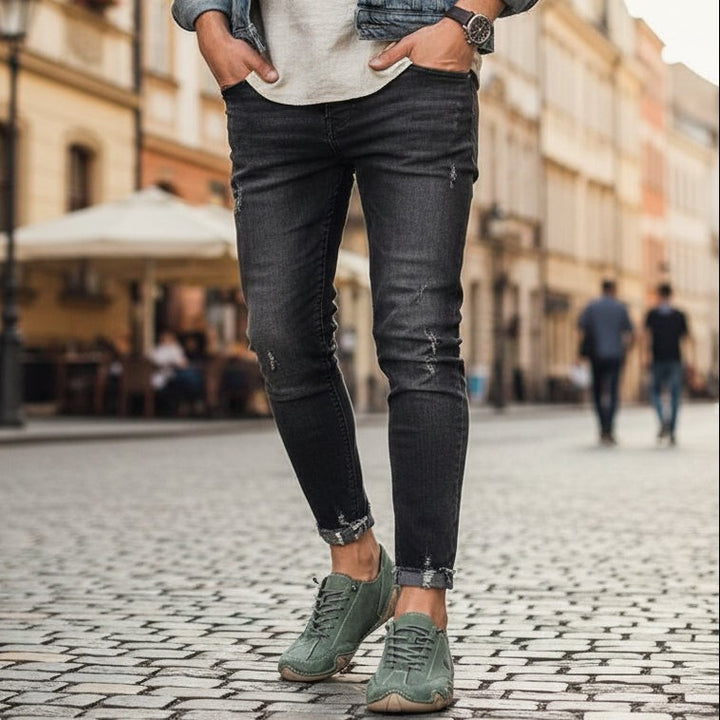 Minimalist barefoot shoe with a wide toe box and thin flexible sole - product photo 4