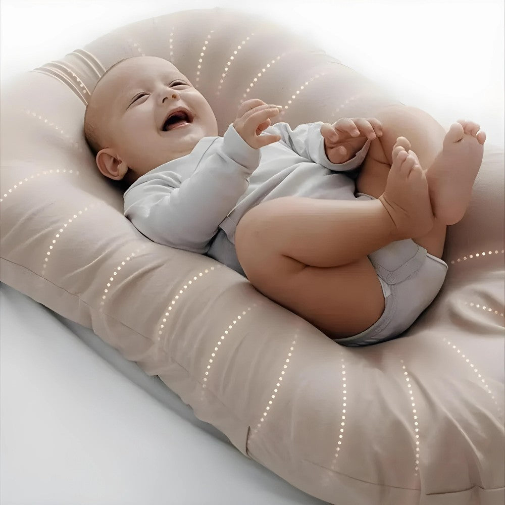 Breathable baby support cushion - product photo 1