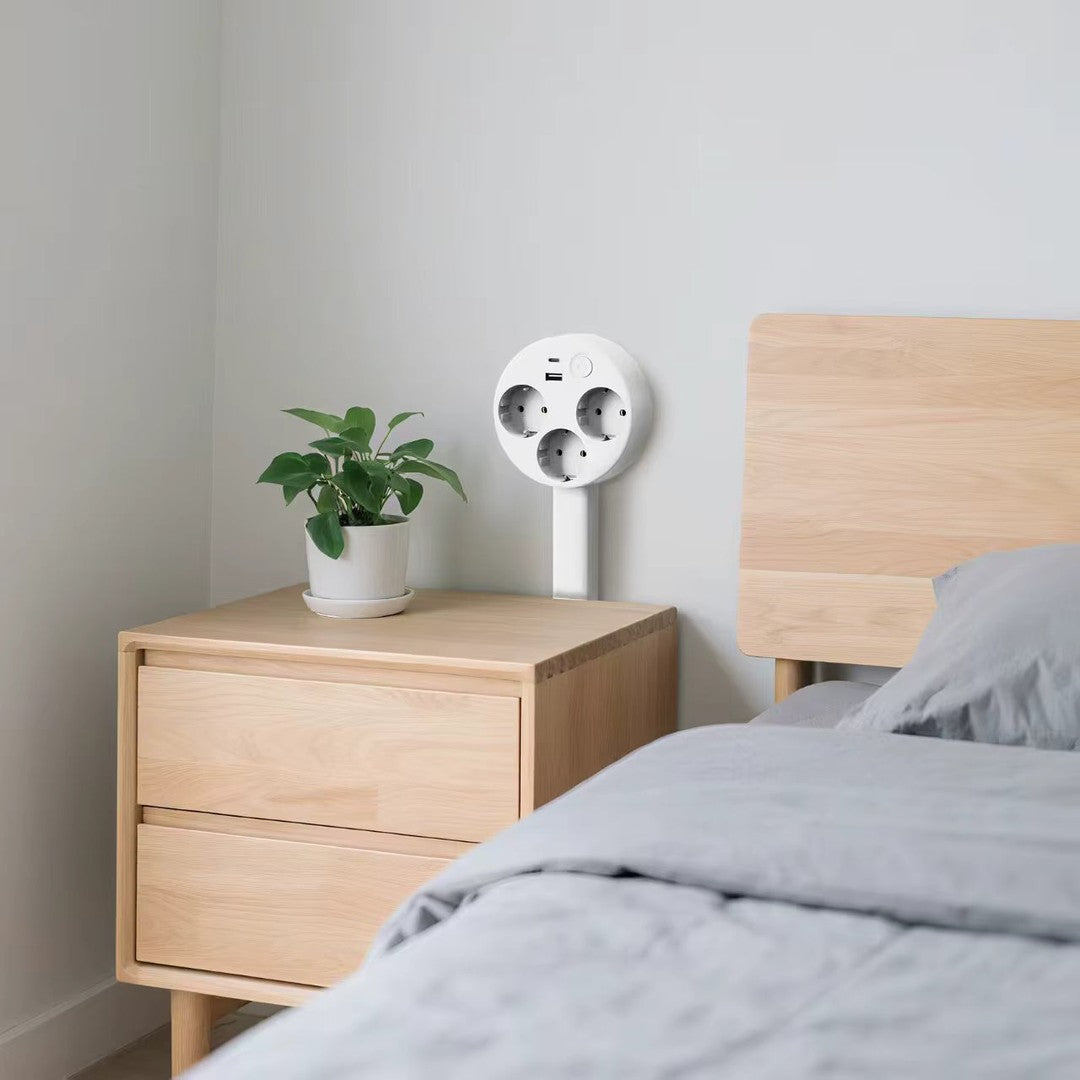 Extendable power strip with multiple outlets - product photo 1