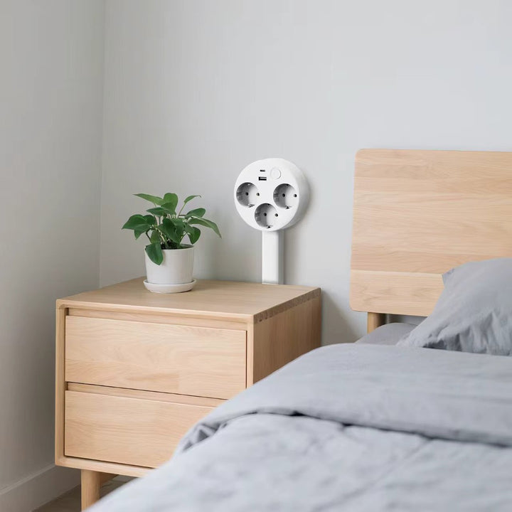Extendable power strip with multiple outlets - product photo 1