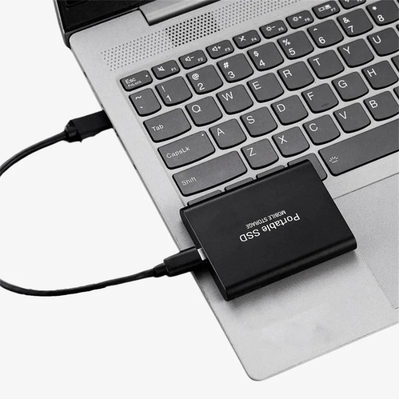 External USB-C SSD in an aluminum housing - product photo 10