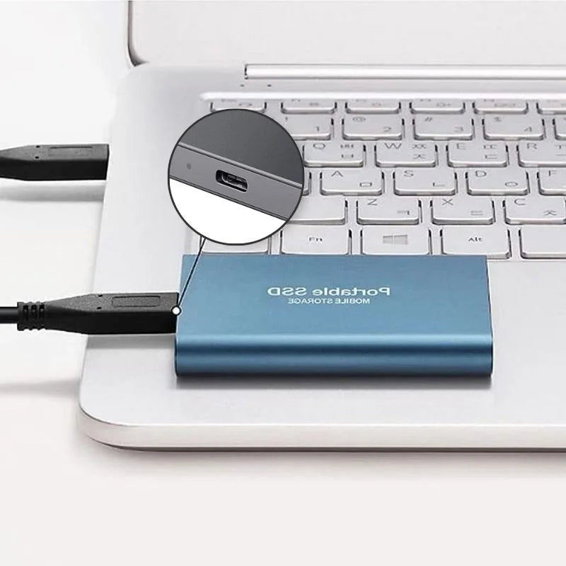 External USB-C SSD in an aluminum housing - product photo 4