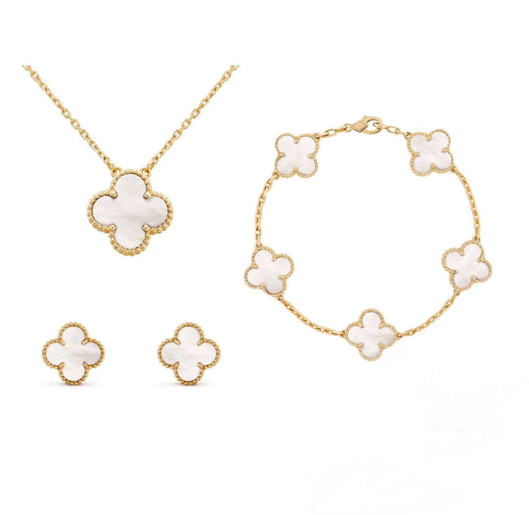 Four-leaf clover jewelry set - product photo 1