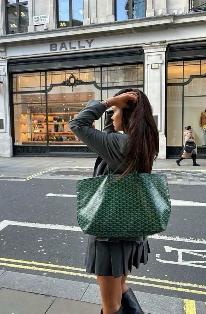Geometric print tote bag with a matching pouch - product photo 12