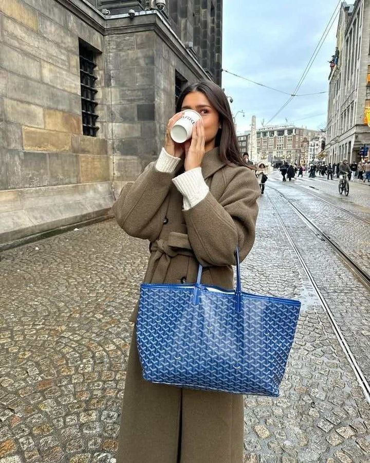 Geometric print tote bag with a matching pouch - product photo 15