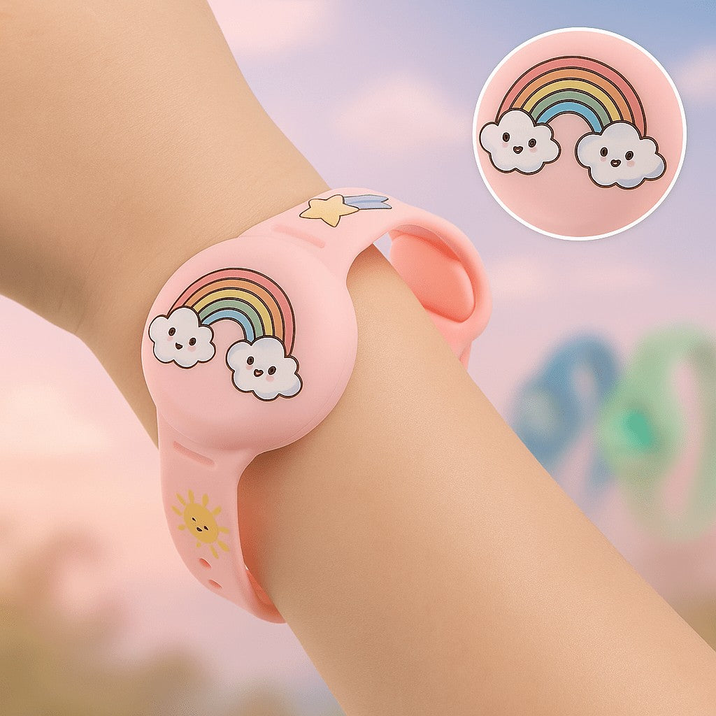 Lightweight GPS bracelet on a child's wrist - product photo 3