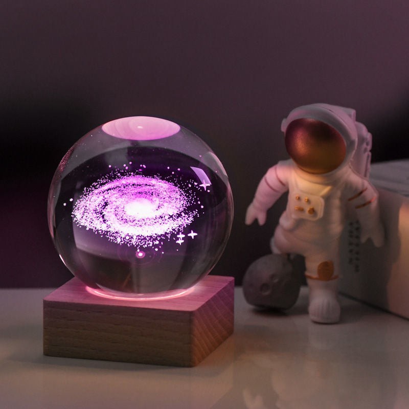 Laser-etched crystal ball lamp lit from its base - product photo 4