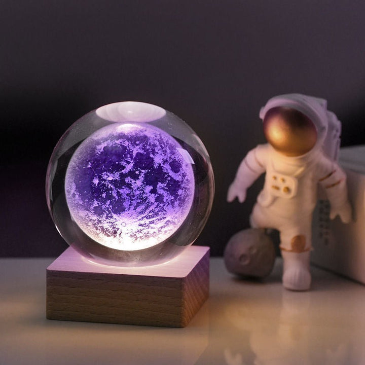 Laser-etched crystal ball lamp lit from its base - product photo 7