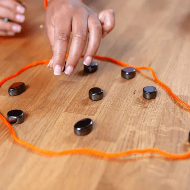 Folding magnetic chess set with pieces held to the board - product photo 4