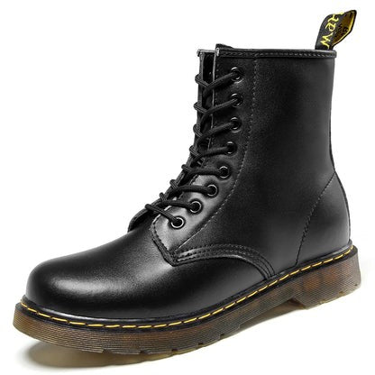 Men's flat-sole boots in a classic silhouette - product photo 1