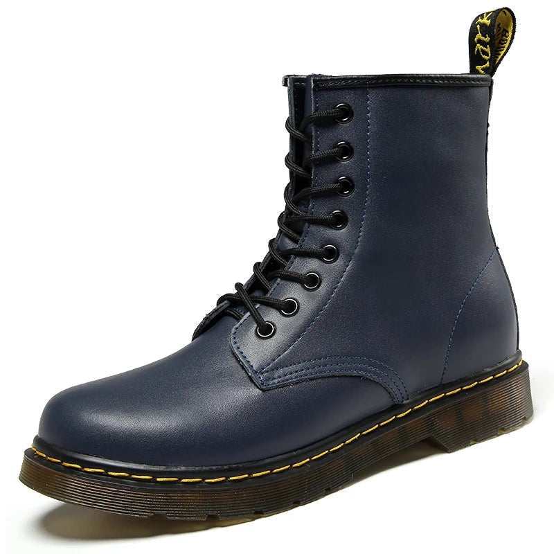Men's flat-sole boots in a classic silhouette - product photo 2
