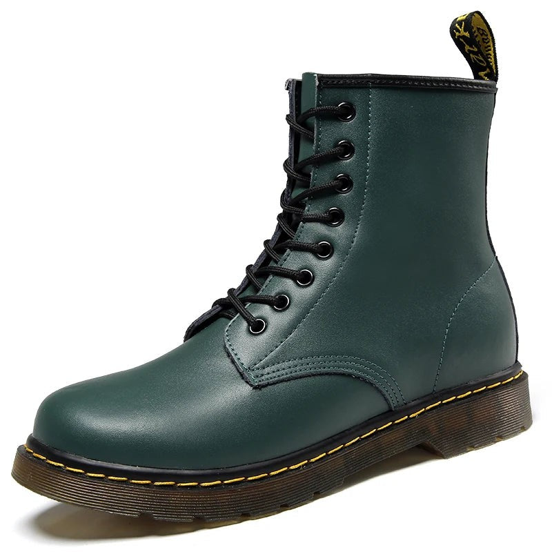 Men's flat-sole boots in a classic silhouette - product photo 3