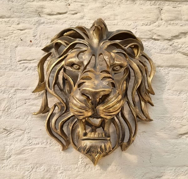 Metal lion head wall decoration - product photo 2