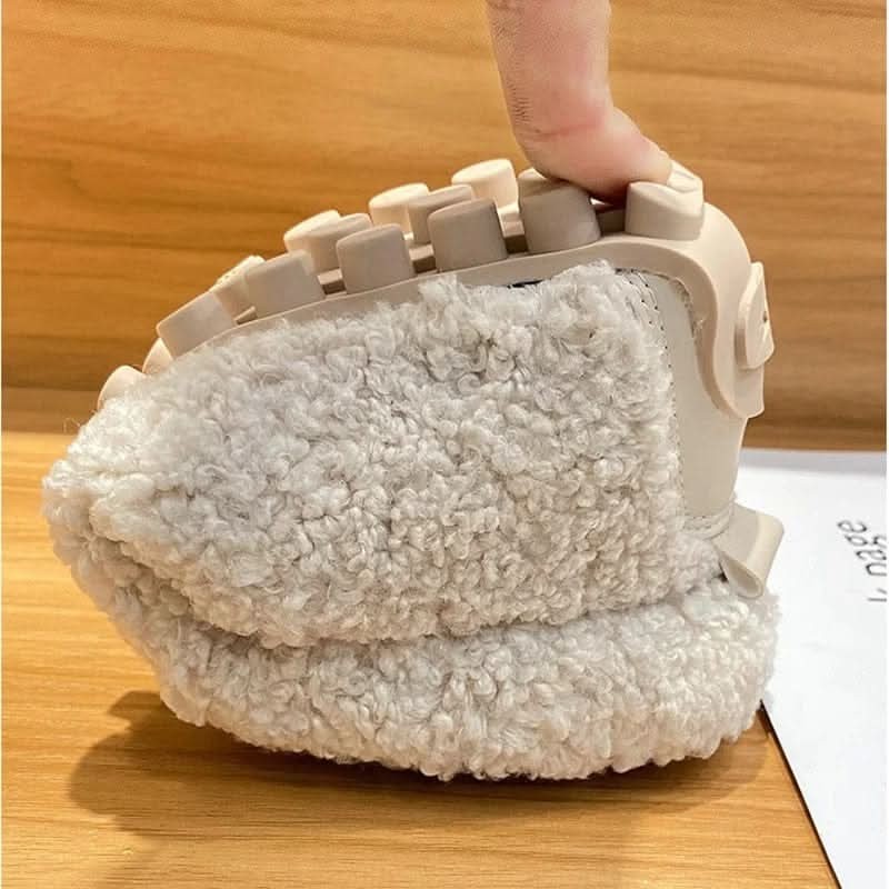 Plush-lined winter slipper with a textured non-slip sole - product photo 3