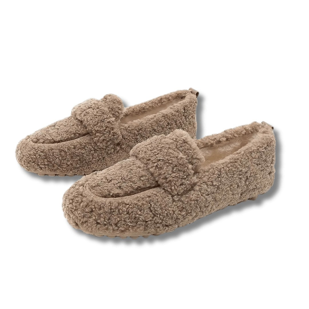 Plush-lined winter slipper with a textured non-slip sole - product photo 5