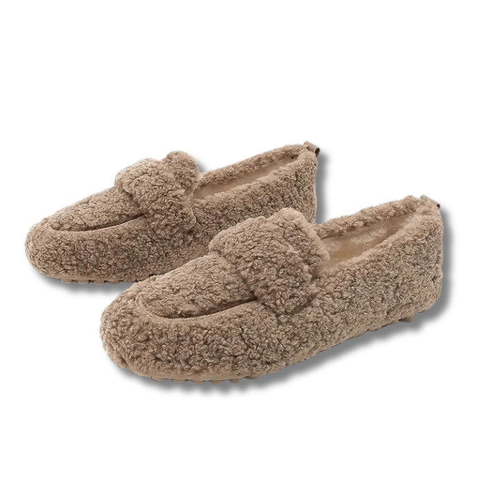 Plush-lined winter slipper with a textured non-slip sole - product photo 5