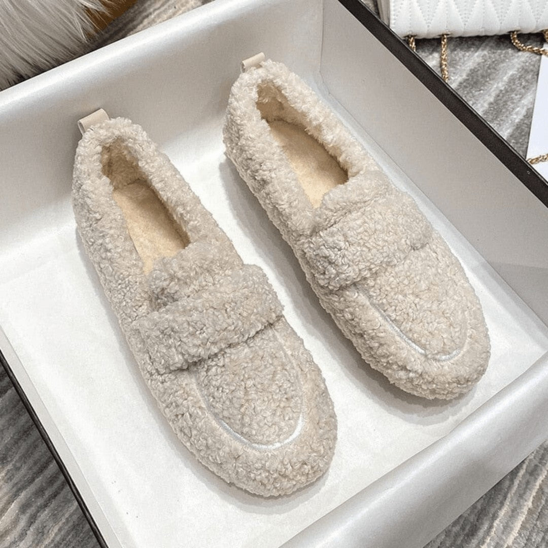 Plush-lined winter slipper with a textured non-slip sole - product photo 8