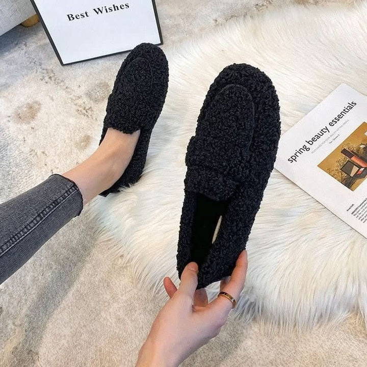 Plush-lined winter slipper with a textured non-slip sole - product photo 9