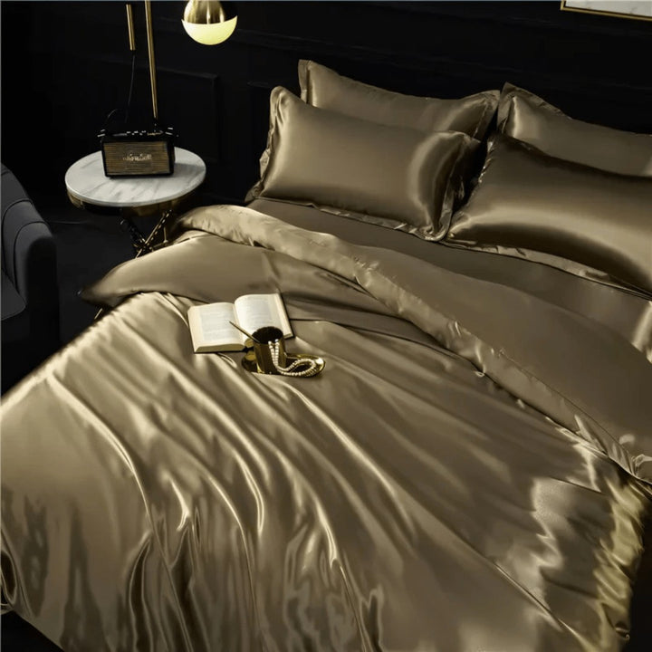 Silky smooth duvet cover and pillowcases on a made bed - product photo 13