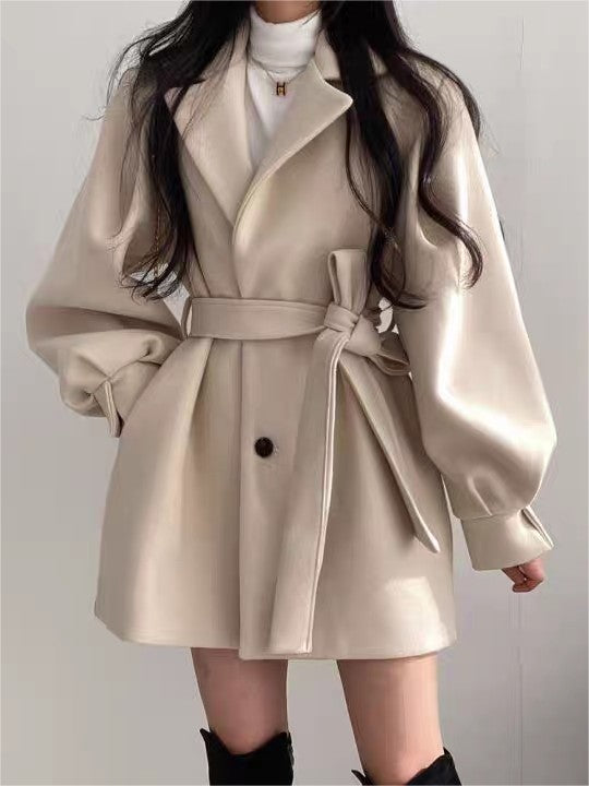 Slim fit coat with lapel collar, puff sleeves and a tie belt - product photo 2