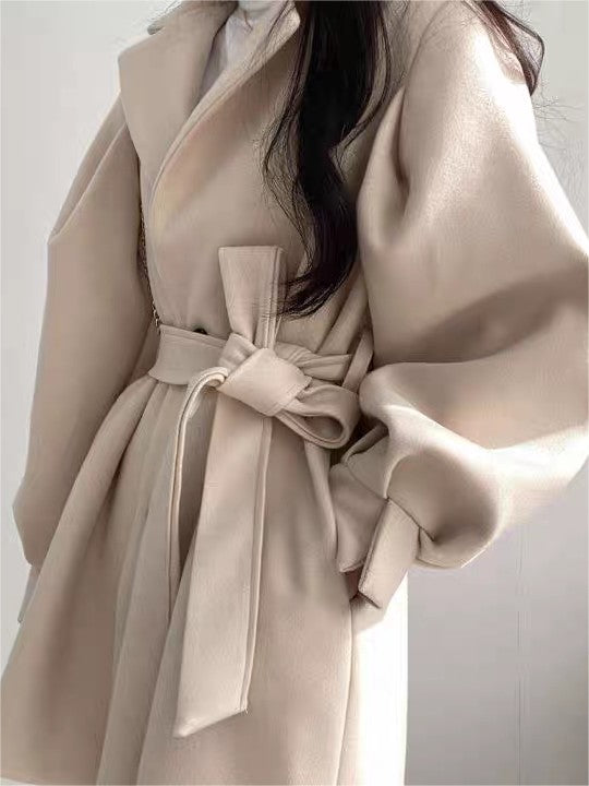 Slim fit coat with lapel collar, puff sleeves and a tie belt - product photo 3