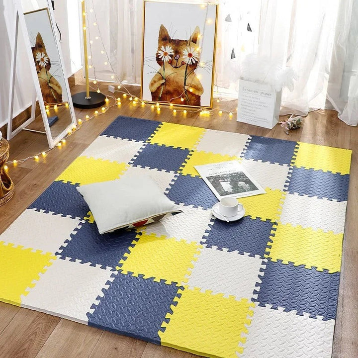 Thick padded baby play mat on a floor - product photo 10