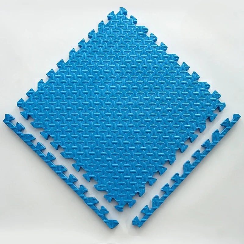 Thick padded baby play mat on a floor - product photo 15