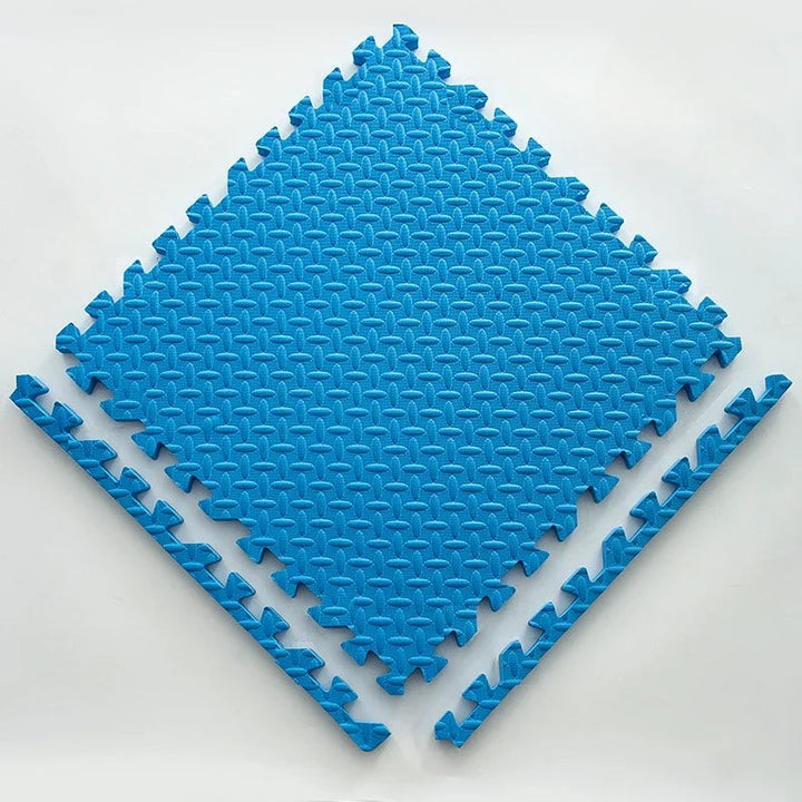 Thick padded baby play mat on a floor - product photo 15