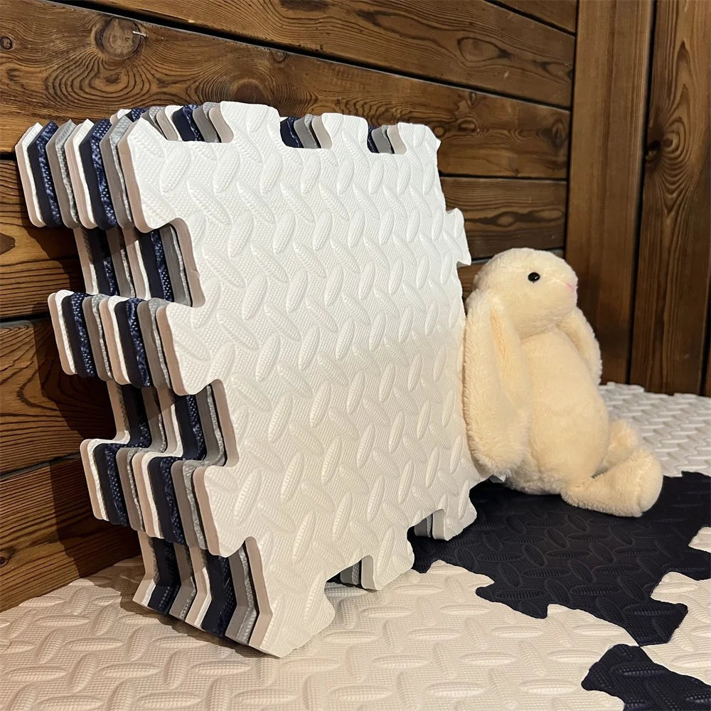Thick padded baby play mat on a floor - product photo 2