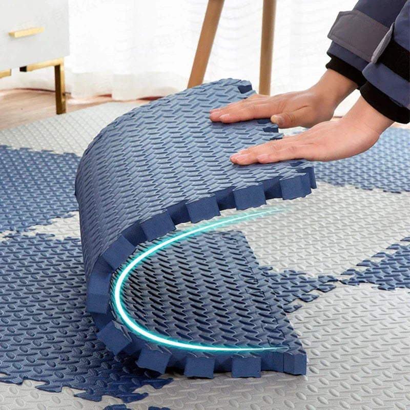 Thick padded baby play mat on a floor - product photo 3