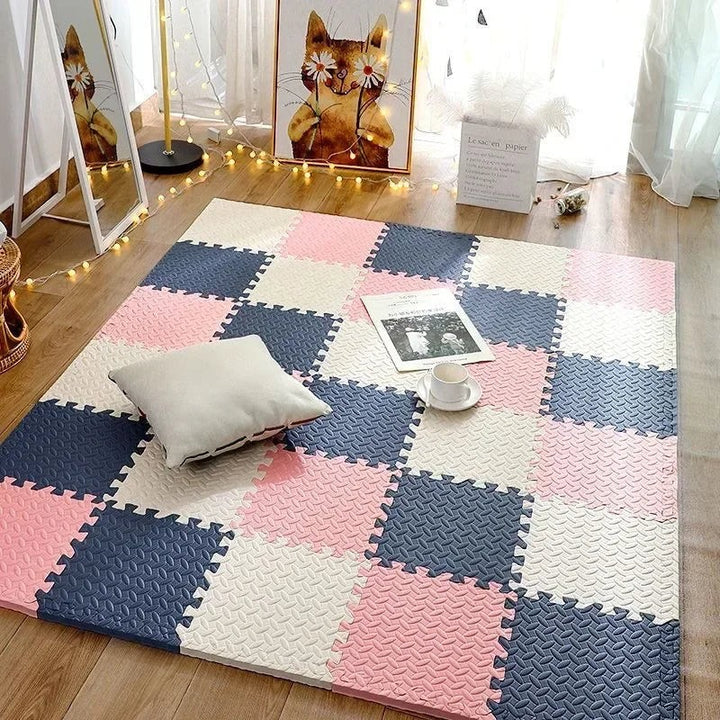 Thick padded baby play mat on a floor - product photo 5