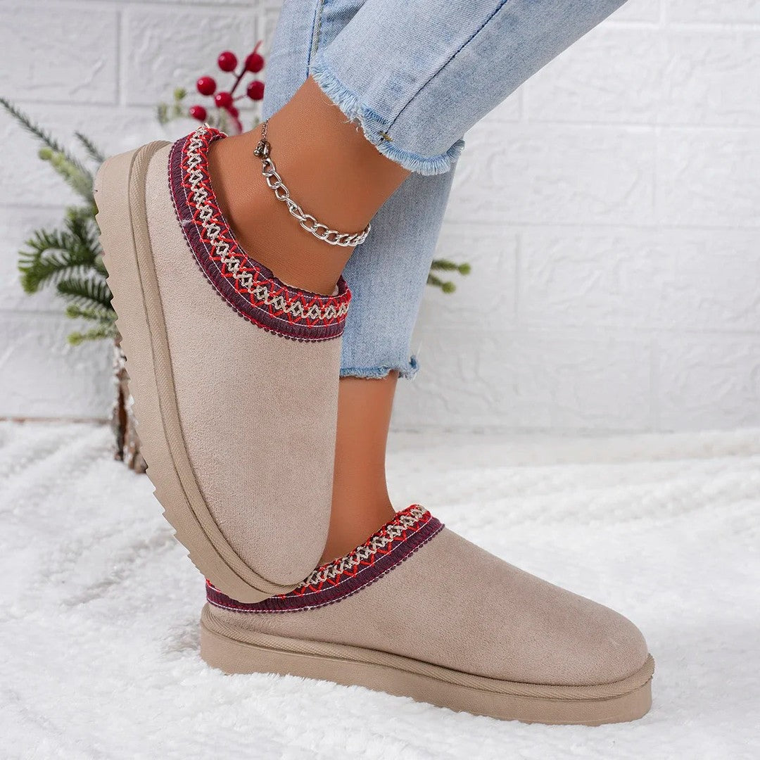 Lined winter slipper boots with a thick sole - product photo 1