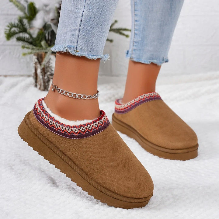 Lined winter slipper boots with a thick sole - product photo 2