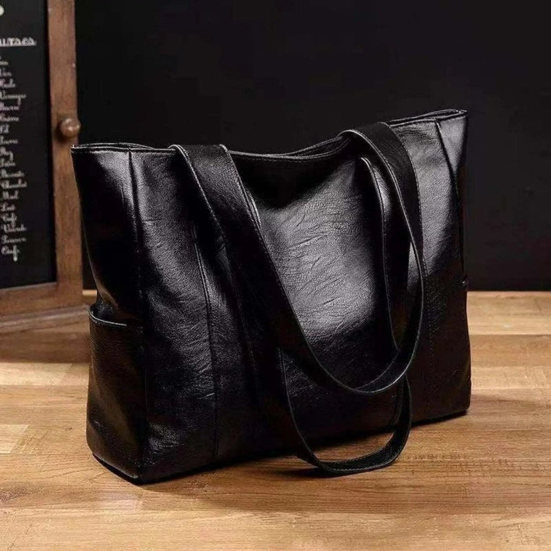 Vintage-style vegan leather shoulder bag with a zip closure - product photo 3