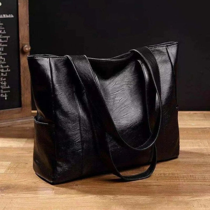 Vintage-style vegan leather shoulder bag with a zip closure - product photo 3