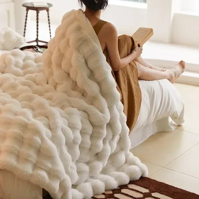 Wearable faux fur blanket - product photo 3