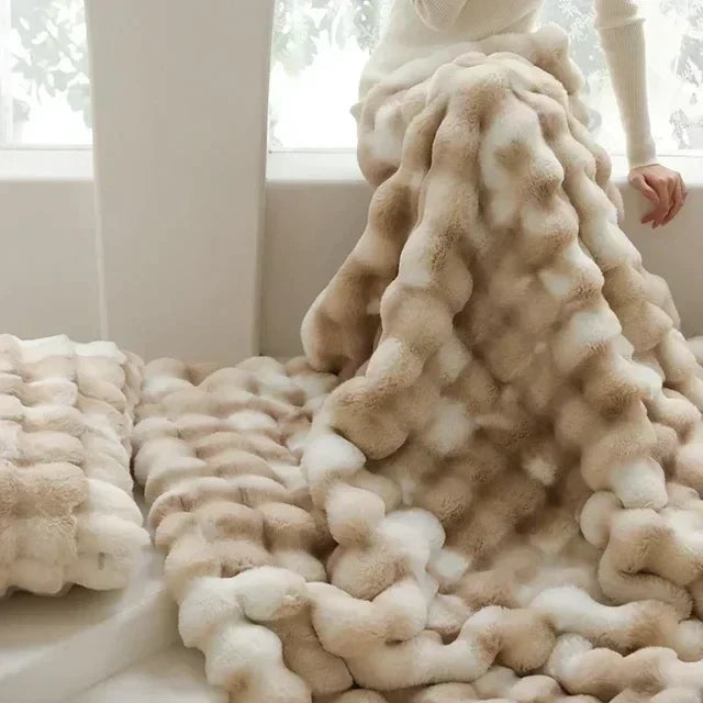 Wearable faux fur blanket - product photo 4