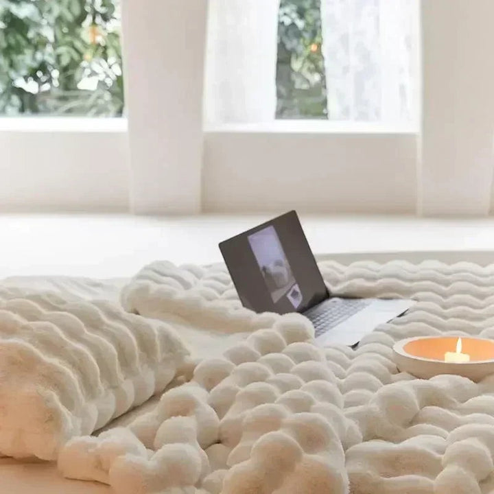 Wearable faux fur blanket - product photo 7