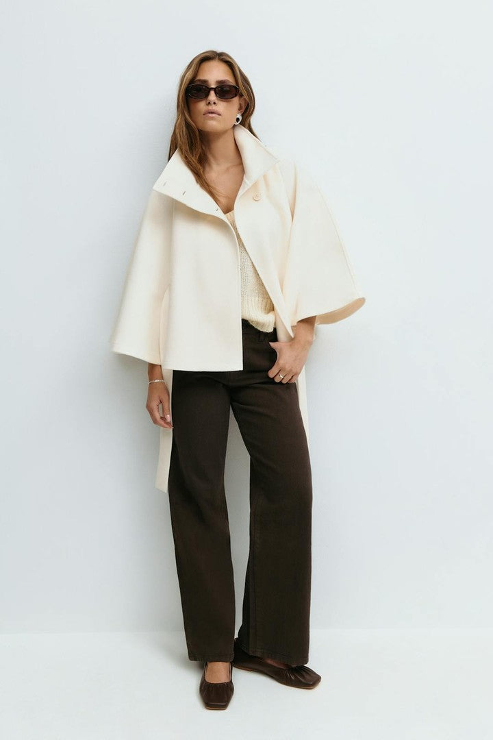 Women's cape coat with a high collar - product photo 4