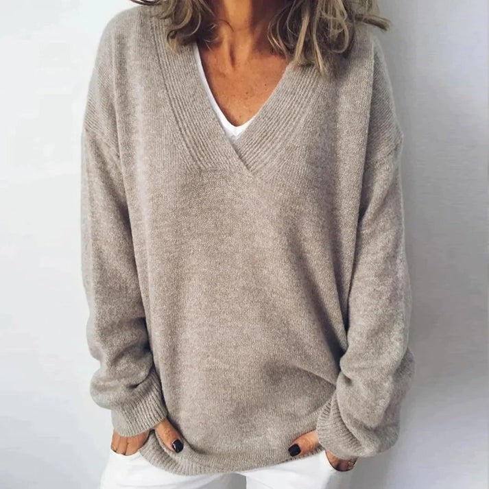 Women's cashmere V-neck jumper - product photo 1