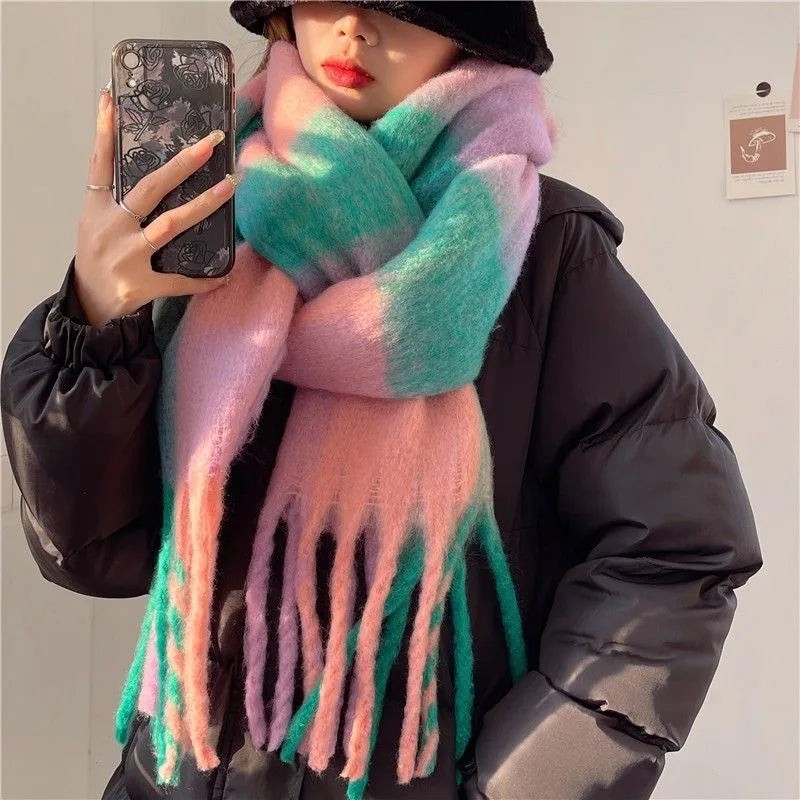 Checked winter scarf with fringed ends - product photo 2