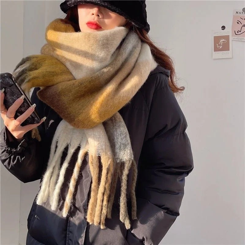 Checked winter scarf with fringed ends - product photo 4