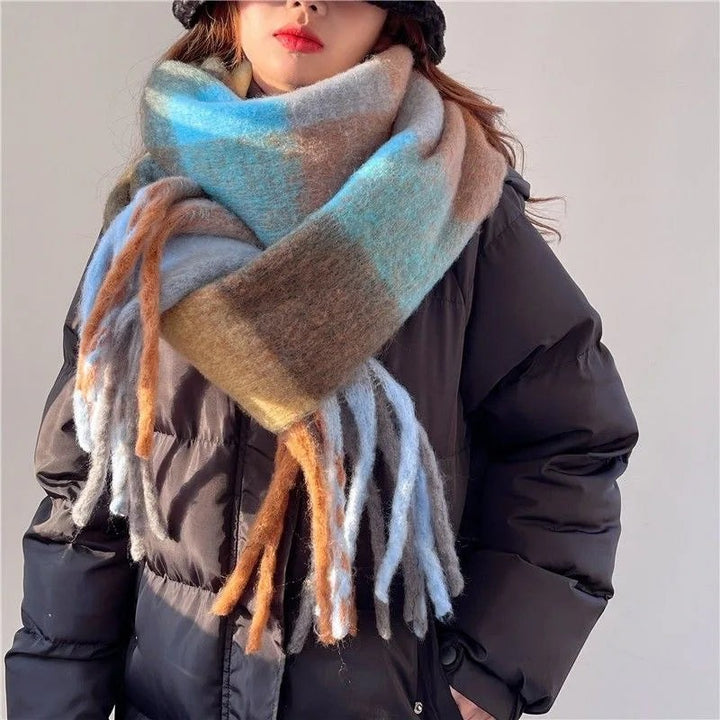 Checked winter scarf with fringed ends - product photo 5