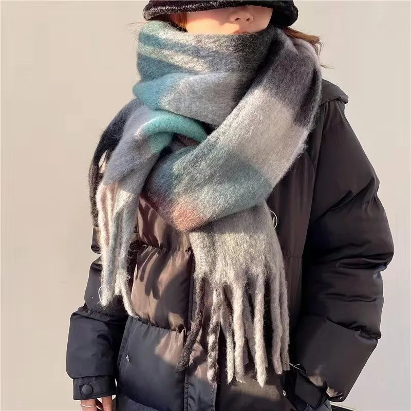 Checked winter scarf with fringed ends - product photo 8
