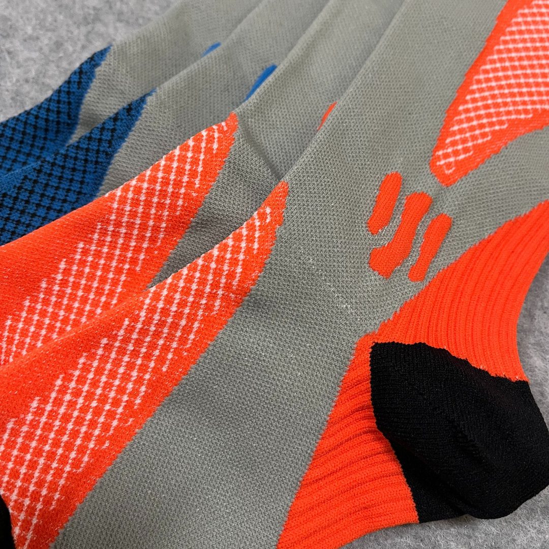 Women's sport socks with light compression - product photo 5