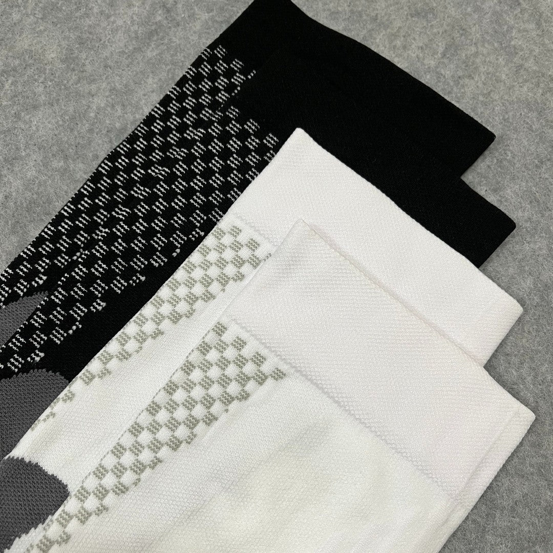 Women's sport socks with light compression - product photo 3