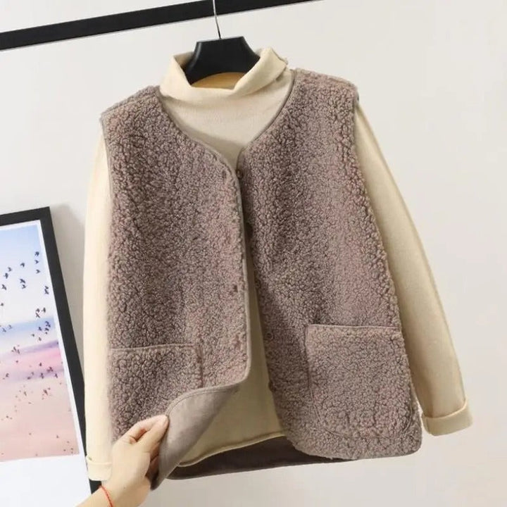 Women's short wool jacket - product photo 1